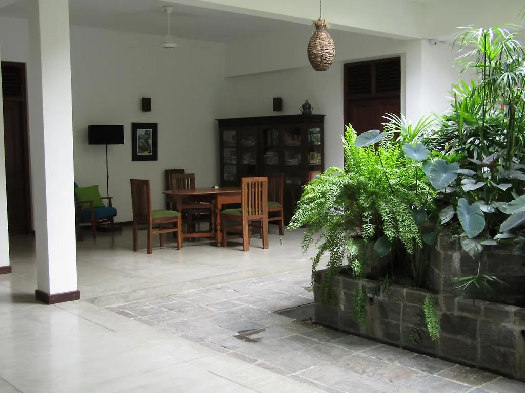Gæstehus The Mirror Mansion Hotel Rajagiriya