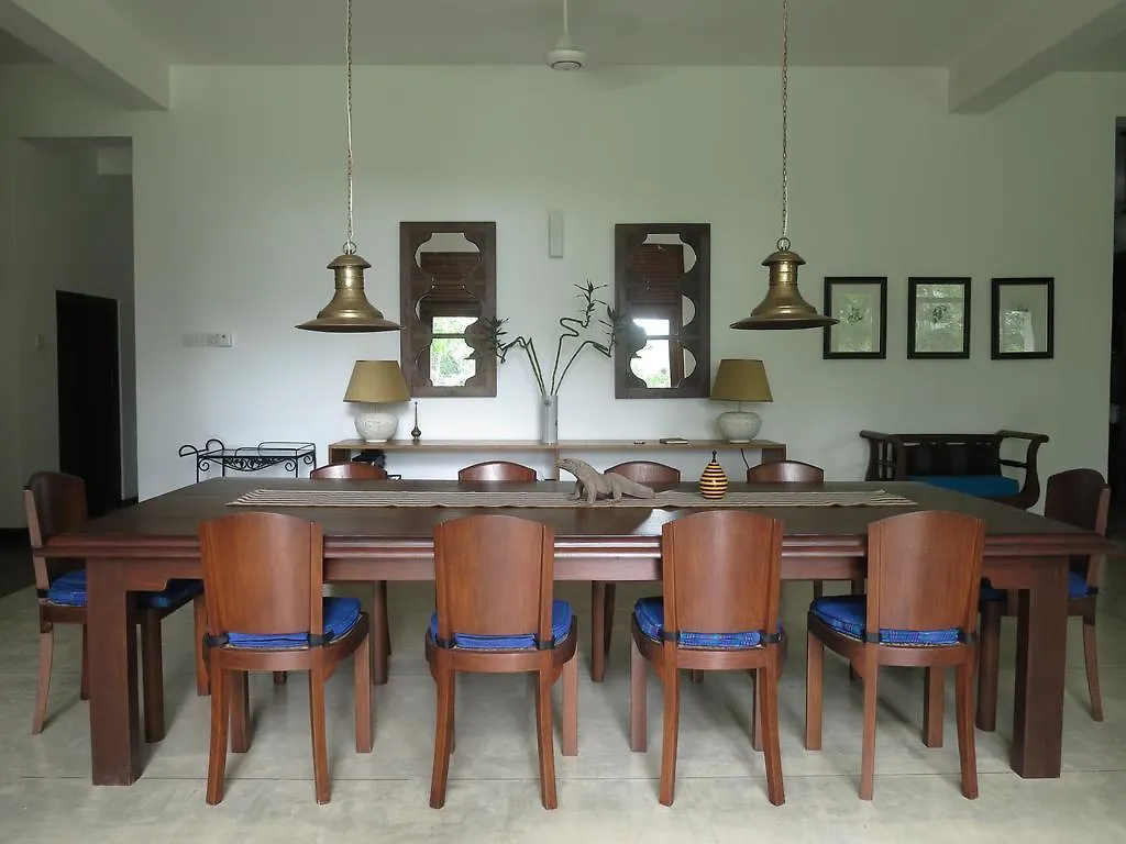 The Mirror Mansion Hotel Rajagiriya 3*,